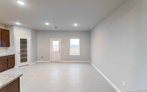 New construction Single-Family house 308 Angus Dr, Seguin, TX 78155 Rio Grande- photo 5 5