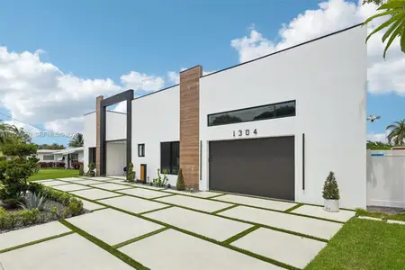 New construction Single-Family house 1304 Se 10Th Ter, Deerfield Beach, FL 33441 - image