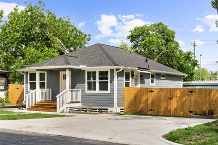 New construction Single-Family house 514 W Wilkins St, Brenham, TX 77833 - image