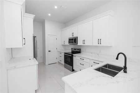 New construction Single-Family house 21 N Hampton Ave, Unit Lot 2, Orlando, FL 32803 null- photo 10 10