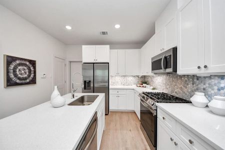 New construction Single-Family house 1047 Glenn Ave, Houston, TX 77088 null- photo 11 11