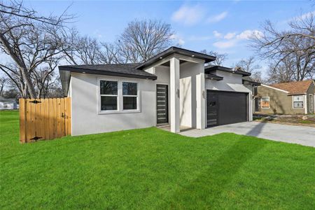 View of front of house featuring a front yard and a garage