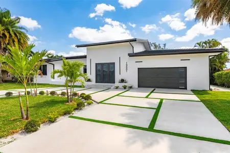 New construction Single-Family house 19601 E St Andrews Dr, Hialeah, FL 33015 - image