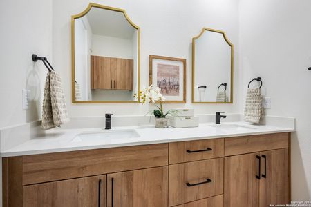 New construction Townhouse house 719 E Locust St, Unit 2110, San Antonio, TX 78212 - image 4