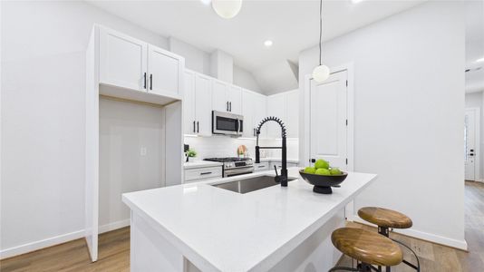 New construction Single-Family house 5032 Creekmont Dr, Houston, TX 77091 - image 19