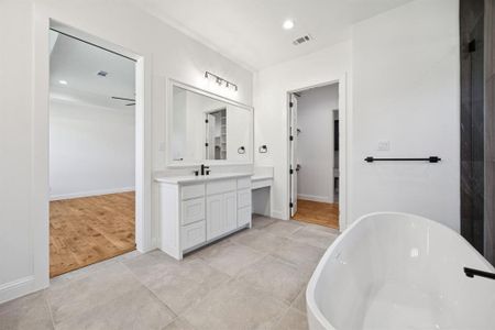 New construction Single-Family house 2008 Vaquero Dr, Weatherford, TX 76088 - image 17