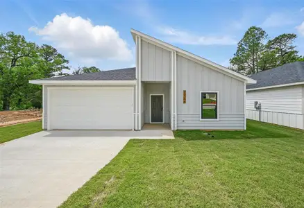 New construction Single-Family house 2734 W Washington St, Denison, TX 75020 null- photo 0