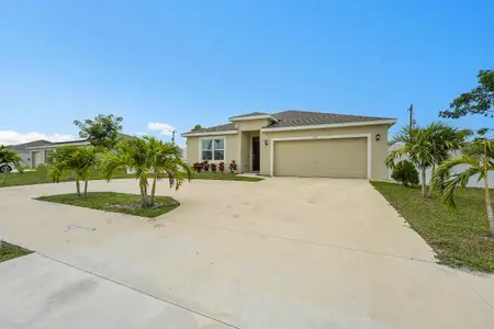 New construction Single-Family house 418 Nw Airoso Blvd, Port St. Lucie, FL 34983 - image