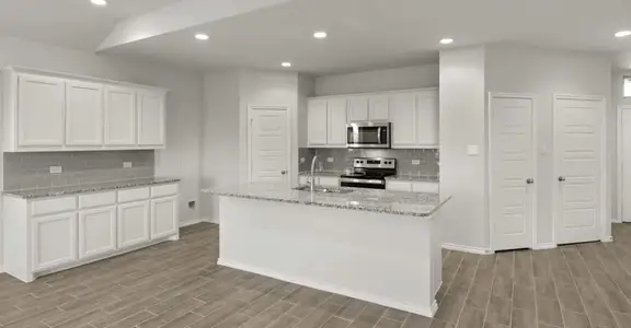 New construction Single-Family house 1806 Apache Cir, Cleburne, TX 76033 plan Raleigh - image 5