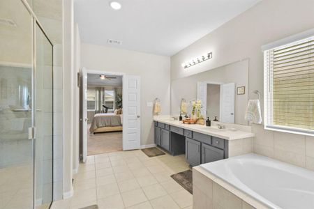 New construction Single-Family house 8422 Beacon Bay Cir, Baytown, TX 77523 null- photo 18 18