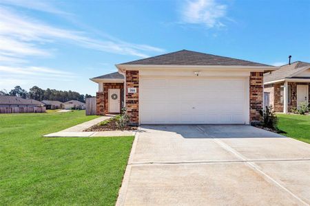 Nice 2 car garage with plenty of additional parking on the driveway.