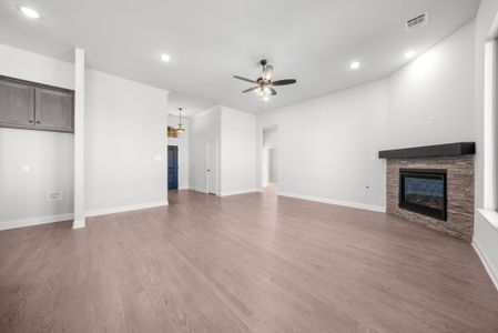 New construction Single-Family house 128 Lila Lake Dr, Waxahachie, TX 75165 plan Glenbrook VI - image 18