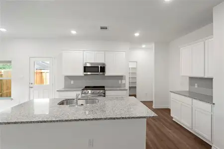 New construction Single-Family house 10707 Crockett Meadows Blvd, Conroe, TX 77306 - image 6