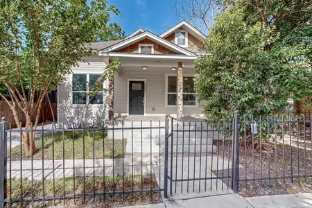 New construction Single-Family house 305 Spruce St, San Antonio, TX 78203 - image