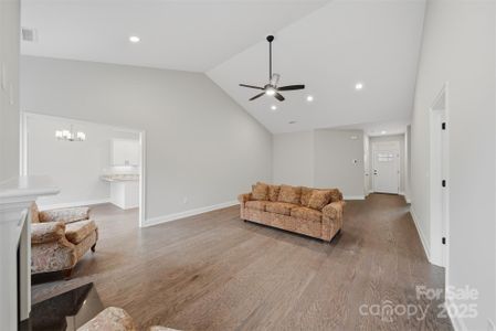 New construction Townhouse house 835A Wynnshire Dr, Hickory, NC 28601 - image 19