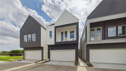 New construction Single-Family house 3009 Jensen Springs Ln, Houston, TX 77026 - image