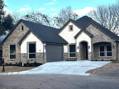 New construction Single-Family house 1003 Village Green Ct, Arlington, TX 76012 null- photo 0