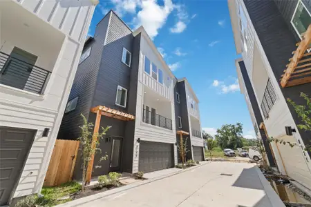 New construction Single-Family house 810 Elkhart St, Unit B, Houston, TX 77091 - image