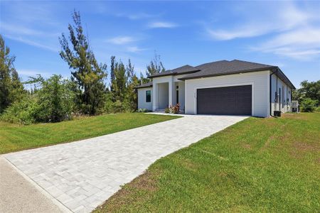 New construction Single-Family house 8105 Antwerp Cir, Port Charlotte, FL 33981 - image