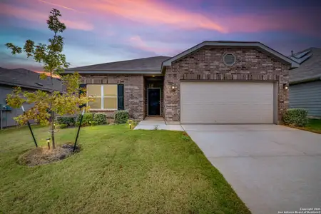 New construction Single-Family house 250 Landing Ln, New Braunfels, TX 78130 plan RC Fenway - image