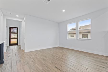 New construction Single-Family house 8512 Pine Muhly Dr, Meadowlakes, TX 78654 plan James - image 12