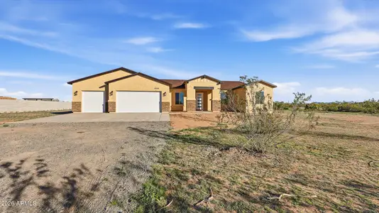 New construction Single-Family house 22204 W Dale Ln, Wittmann, AZ 85361 - image