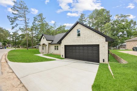 New construction Single-Family house 1920 Foxbriar Dr, Huntsville, TX 77340 - image