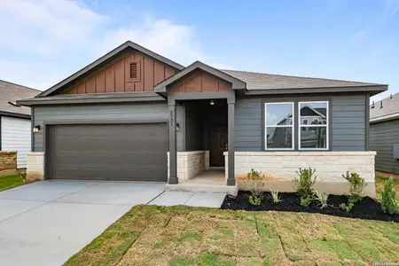 New construction Single-Family house 2521 Heritance Pass, Seguin, TX 78155 plan Guenther - 2013 - image