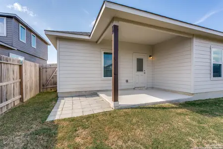 New construction Single-Family house 8931 Hazel Birch, Elmendorf, TX 78112 plan Frio - image