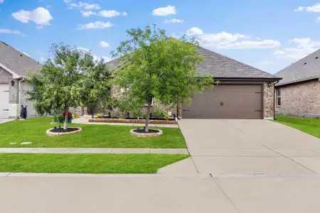 New construction Single-Family house 1111 Baldwin Ln, Ennis, TX 75119 - image