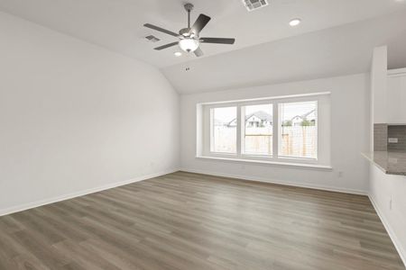 New construction Single-Family house 3729 Pin Oak Hls, Seguin, TX 78155 plan Crow - image 17