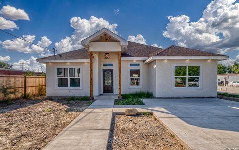 New construction Single-Family house 39 Victoriano Ave, Eagle Pass, TX 78852 - image