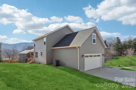 New construction Single-Family house 127 Lincoln Ridge Dr, Candler, NC 28715 - image