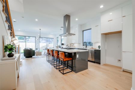 New construction Single-Family house 1634 Castle Ct, Houston, TX 77006 - image 18