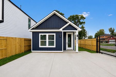 New construction Single-Family house 8403 Caddo Rd St, Houston, TX 77078 - image