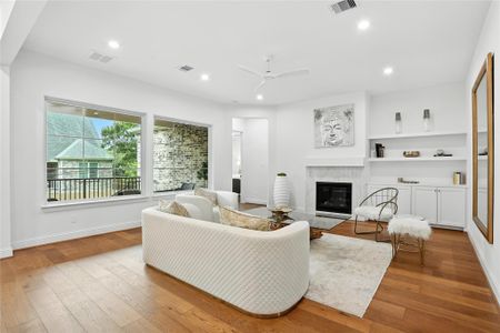 New construction Single-Family house 4951 Glenmeadow Dr, Houston, TX 77096 - image 5