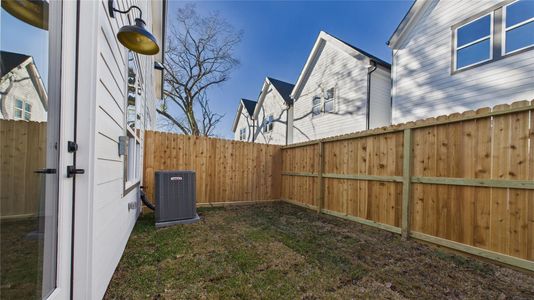 New construction Single-Family house 5032 Creekmont Dr, Houston, TX 77091 - image 3