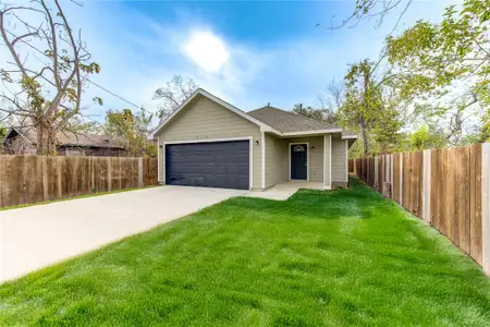 New construction Single-Family house 8110 Filltop Street, Houston, TX 77028 - photo 0