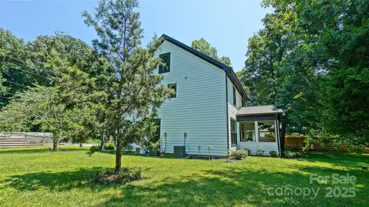 New construction Single-Family house 5511 Milhaven Ln, Charlotte, NC 28269 - image