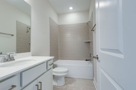 New construction Single-Family house 6502 Ripple Ridge Ct, Unit 29, Columbia, TN 38401 plan Holly, Front Entry Garage - image 16