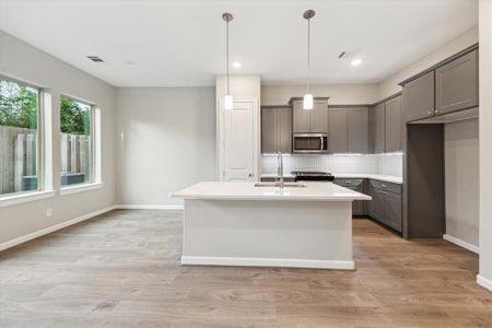 New construction Single-Family house 812 Glowing Dawn Dr, Houston, TX 77018 null- photo 16 16