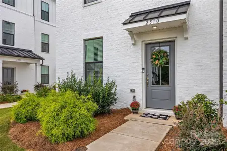New construction Townhouse house 2510 Magnolia Blossom Wy, Charlotte, NC 28211 - image