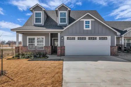 New construction Single-Family house 413 Travis Dr, McGregor, TX 76657 - image