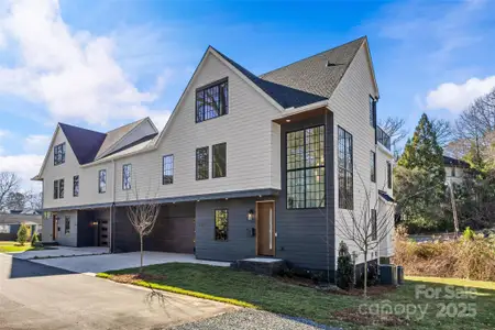 New construction Townhouse house 1607 Tippah Park Ct, Charlotte, NC 28205 - image
