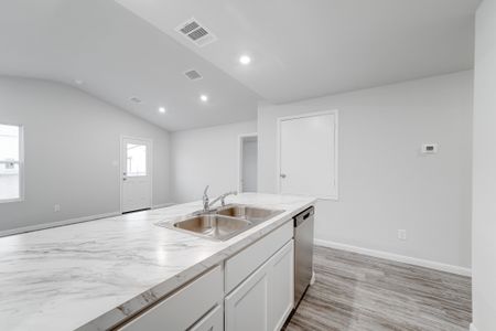 New construction Single-Family house 712 Mariposa Ln, Kenedy, TX 78119 plan Yellowstone - image 10