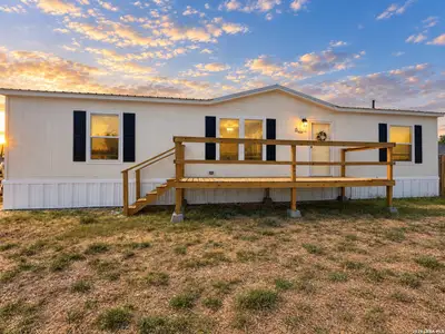 New construction Single-Family house 15 Plum St, Charlotte, TX 78011 - image