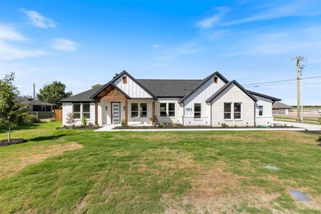 New construction Single-Family house 101 Prasifka Street, Hutchins, TX 75141 - photo 0