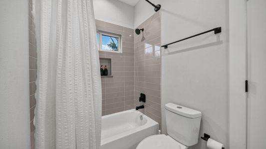 New construction Single-Family house 850 Elkhart St, Unit E, Houston, TX 77091 - image 8