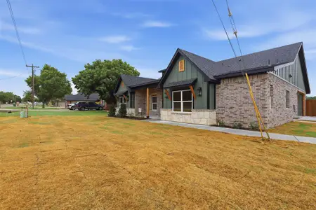 New construction Single-Family house 3201 Walnut Creek Pkwy, Granbury, TX 76049 - image