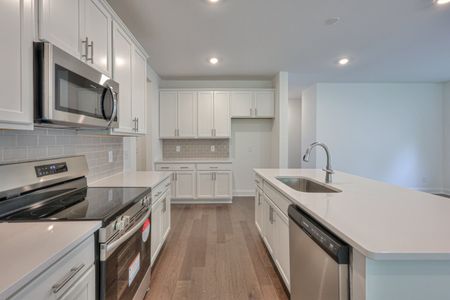 New construction Single-Family house Columbia, TN 38401 plan The Sutherland - image 10